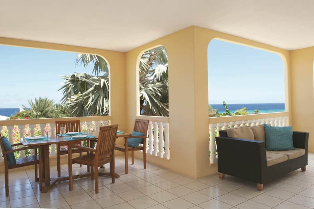 Uitzicht van een villa van Livingstone Jan Thiel Resort in Jan Thiel Baai, Curaçao, Curaçao