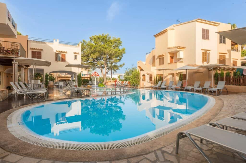 Zwembad van Appartementen Playa Ferrera in Cala d’Or, Mallorca, Spanje