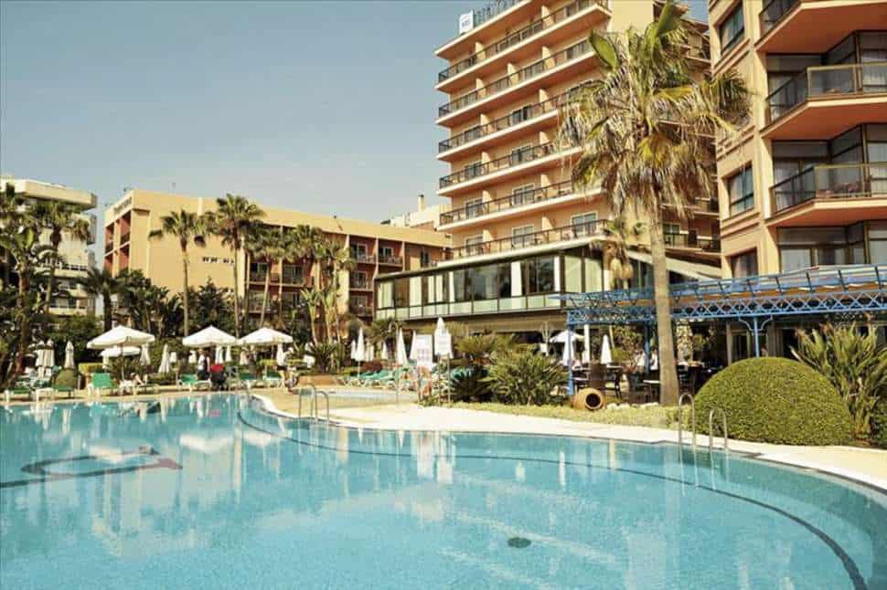 Zwembad van Hotel Amaragua in Torremolinos, Costa del Sol, Spanje