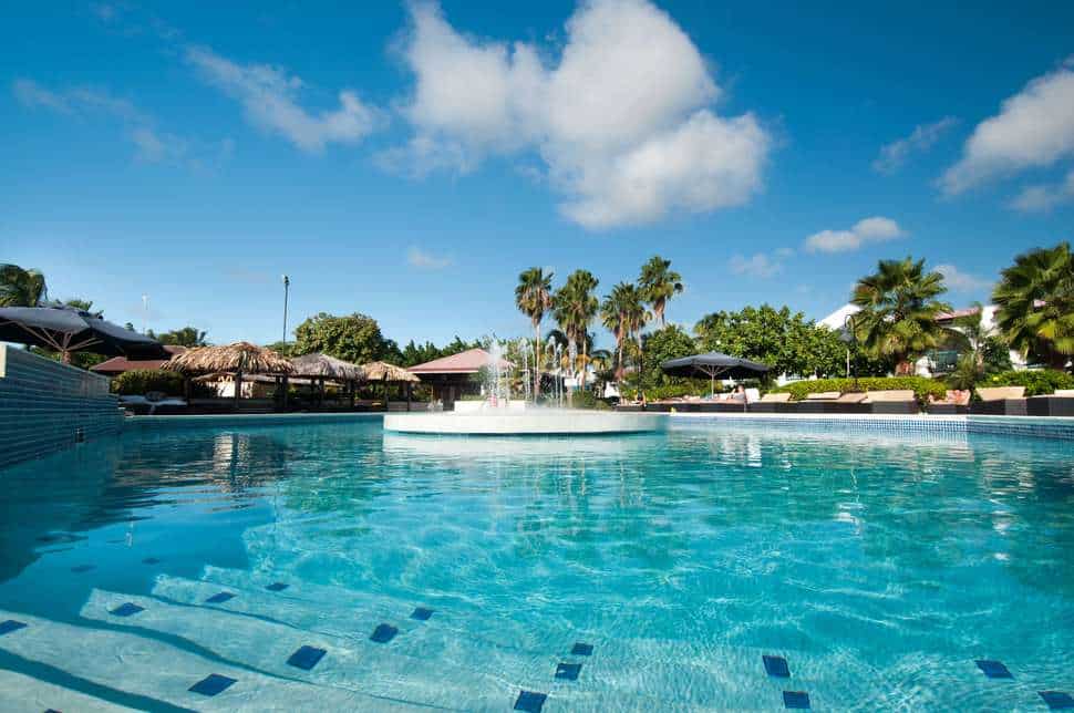 Zwembad van Plaza Beach Resort Bonaire in Kralendijk, Bonaire, Bonaire