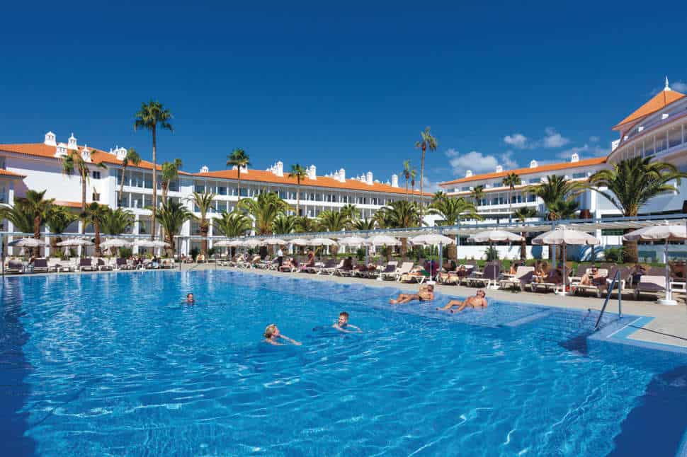 Zwembad van Riu Arecas in Costa Adeje, Tenerife, Spanje