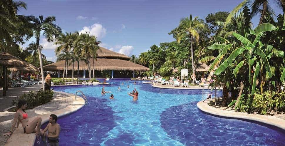 Zwembad van Riu Tequila in Playa del Carmen, Quintana Roo, Mexico