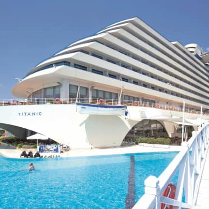 Titanic beach resort in lara beach, turkse rivièra, turkije