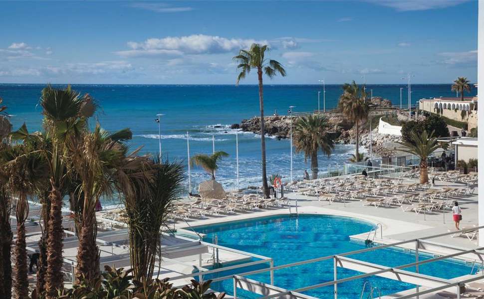 Zwembad van Hotel Riu Monica in Nerja, Costa del Sol, Spanje
