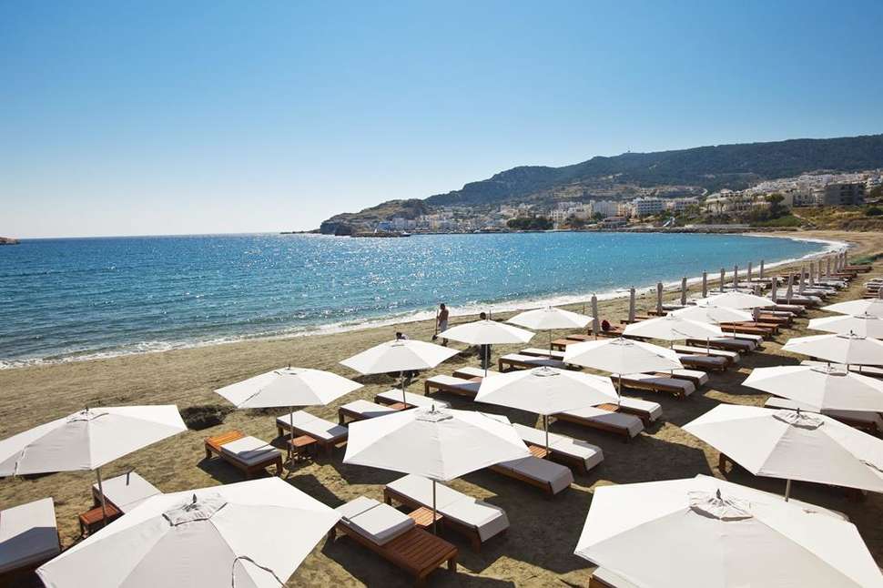 Strand van Alimounda Mare in Karpathos-Stad, Karpathos, Griekenland