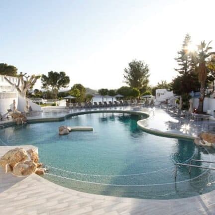 Portinatx beach club in cala portinatx, ibiza, spanje