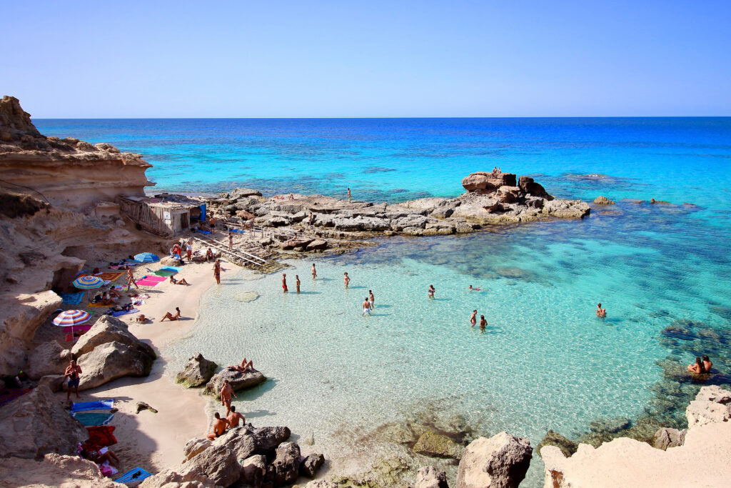 Strand van Es Calo d'es Mort op Formentera, Balearen