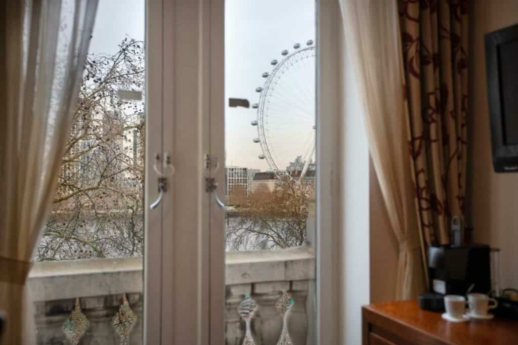 Uitzicht over de Theems en het Londen Eye vanuit je hotelkamer