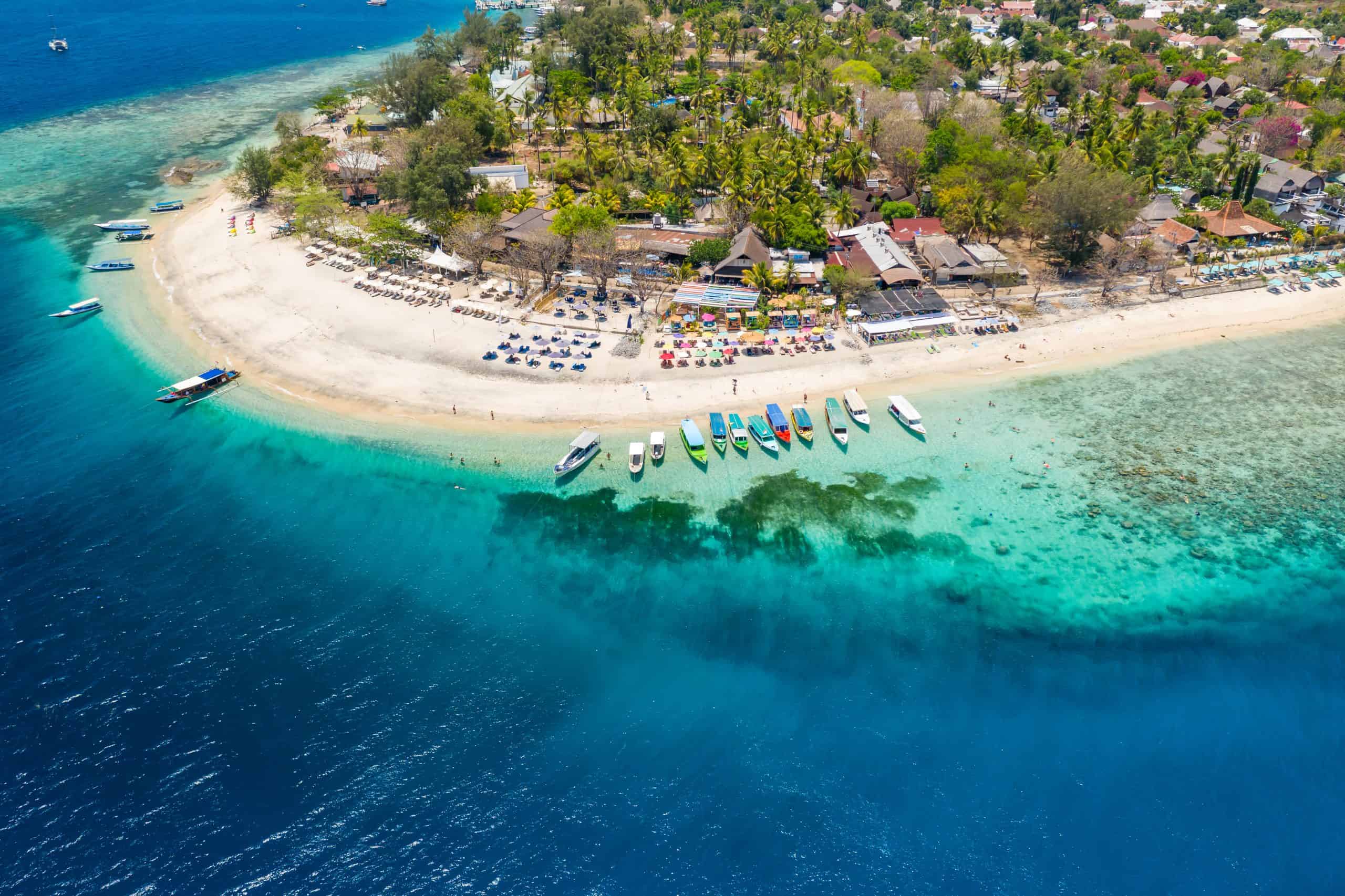 Strand van de Gili eilanden in Indonesië