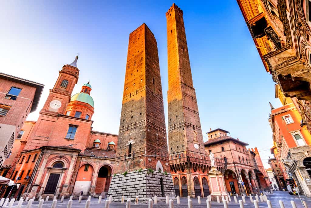 Due Torri, de twee scheve torens van Bologna in Italië