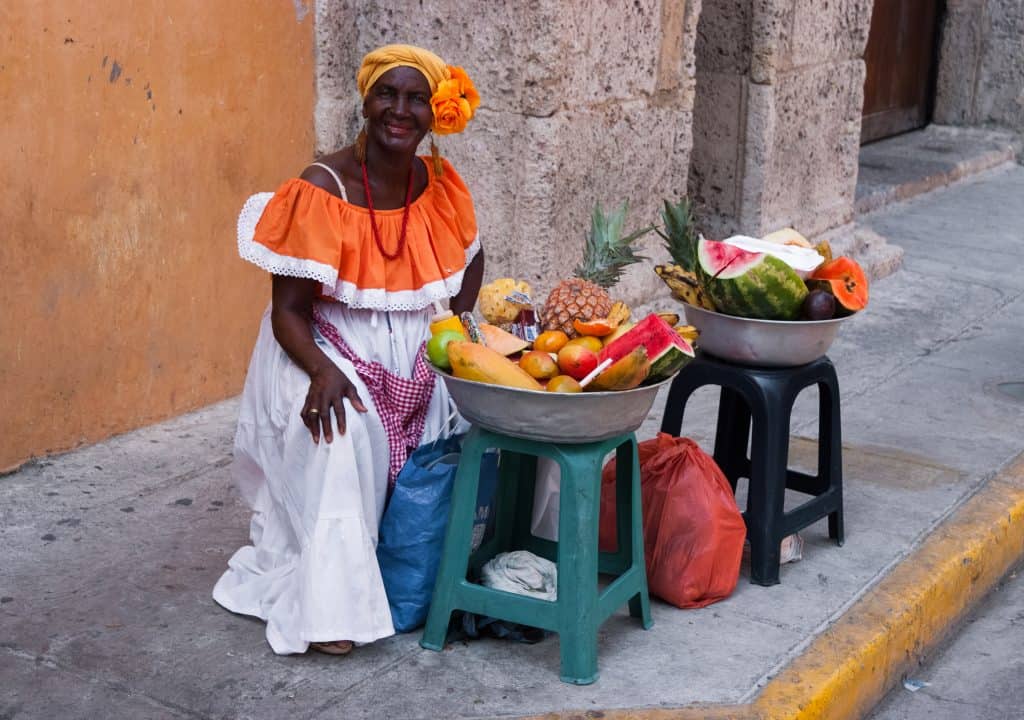 fruitverkoopster of palenqueras in Cartagena