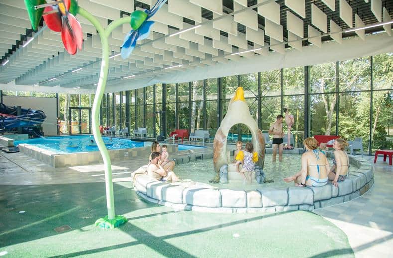 Zwembad van Dormio Resort Maastricht in Limburg