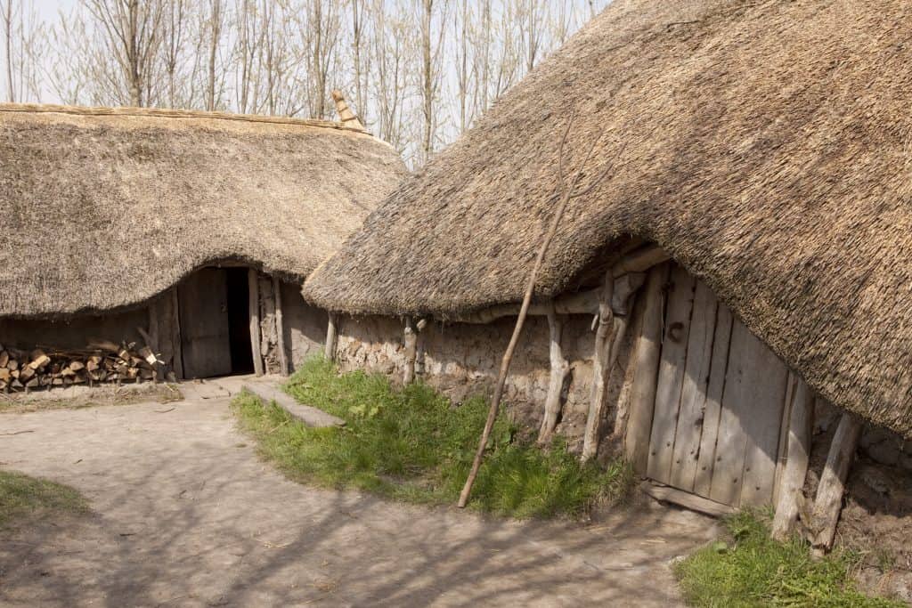 Historische hut in museum Archeon, Alphen aan de Rijn