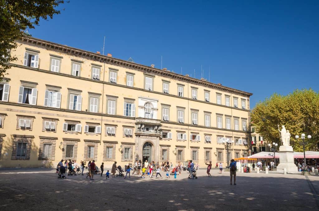 piazza Napoleone met Palazzo Ducale