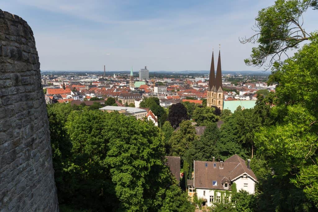 Uitzicht over Bielefeld vanuit het Sparrenburg kasteel